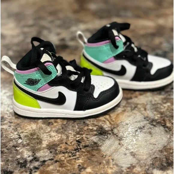 Jordan 1 Mid Pastel Black Toe baby shoe - Picture 2 of 5